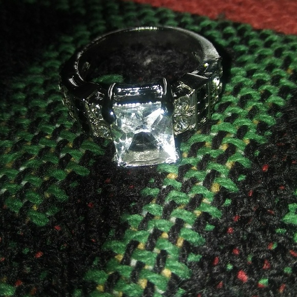 White Rhodium white gem ring - Picture 6 of 6